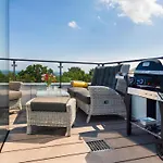 Prora - Apartment Mit Privater Dachterrasse - Sky Suite Proradies *