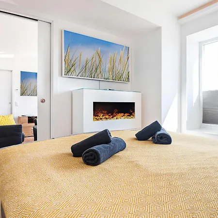 Prora - Dachgeschoss-apartment Mit Privater Dachterrasse, Elektro-grill Und Waschmaschine - Sky Proradies *